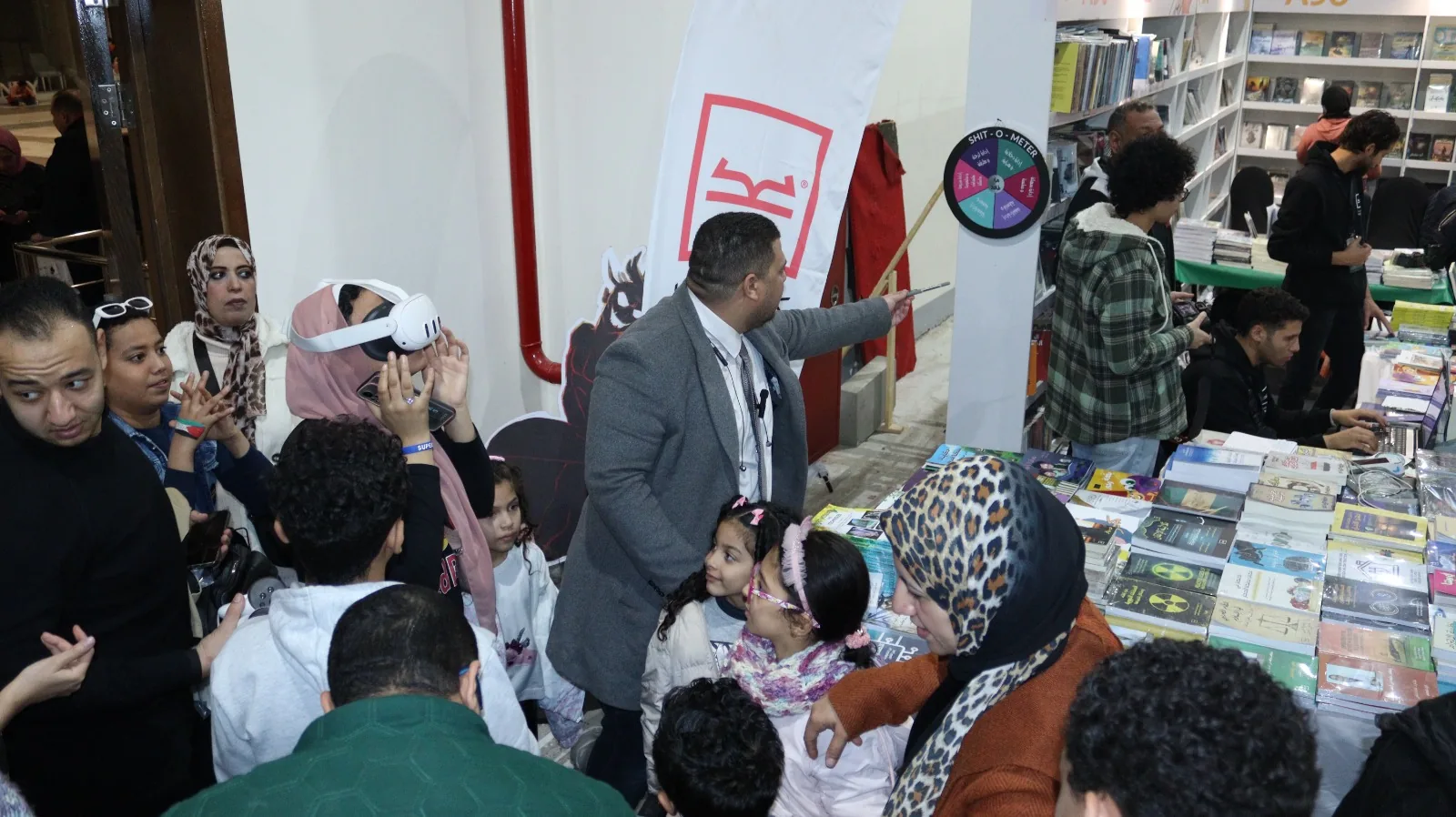 زوار جناح «أبطال ميتالايف» يعيشون القصة بالواقع الافتراضي في معرض القاهرة الدولي للكتاب