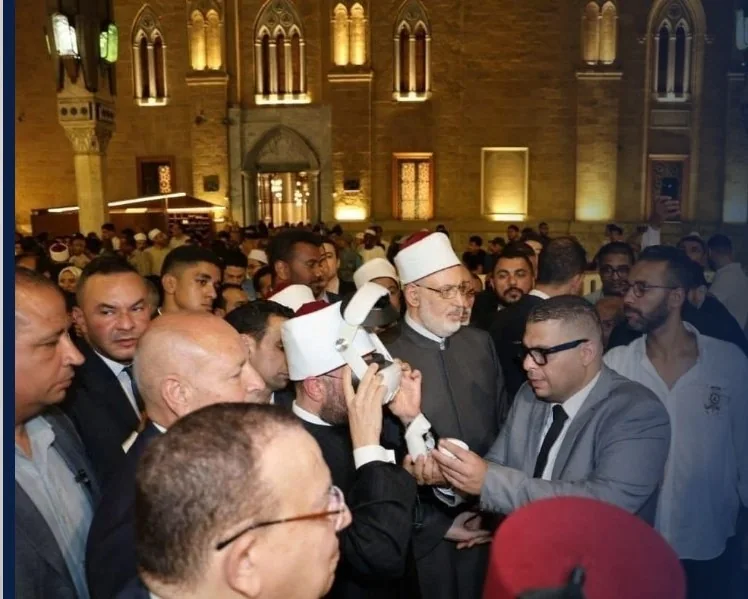 علماء دين يتعرفون على الواقع الافتراضي خلال فعالية مسائية