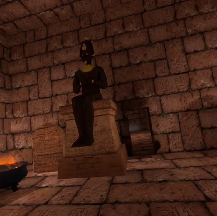 تمثال فرعوني في ممرات الهرم في لعبة Egypt VR