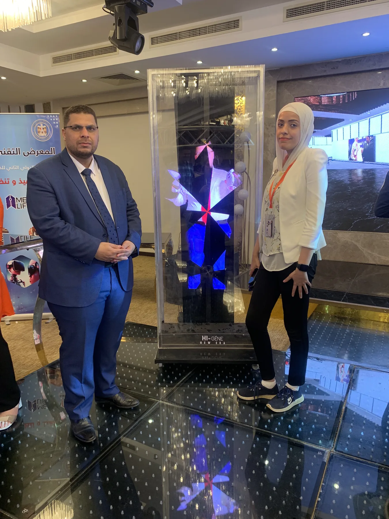 شاشة العرض المجسم ثلاثية الأبعاد في جناح ميتالايف، الملتقى الدولي الثاني للذكاء الاصطناعي بالقاهرة 2024