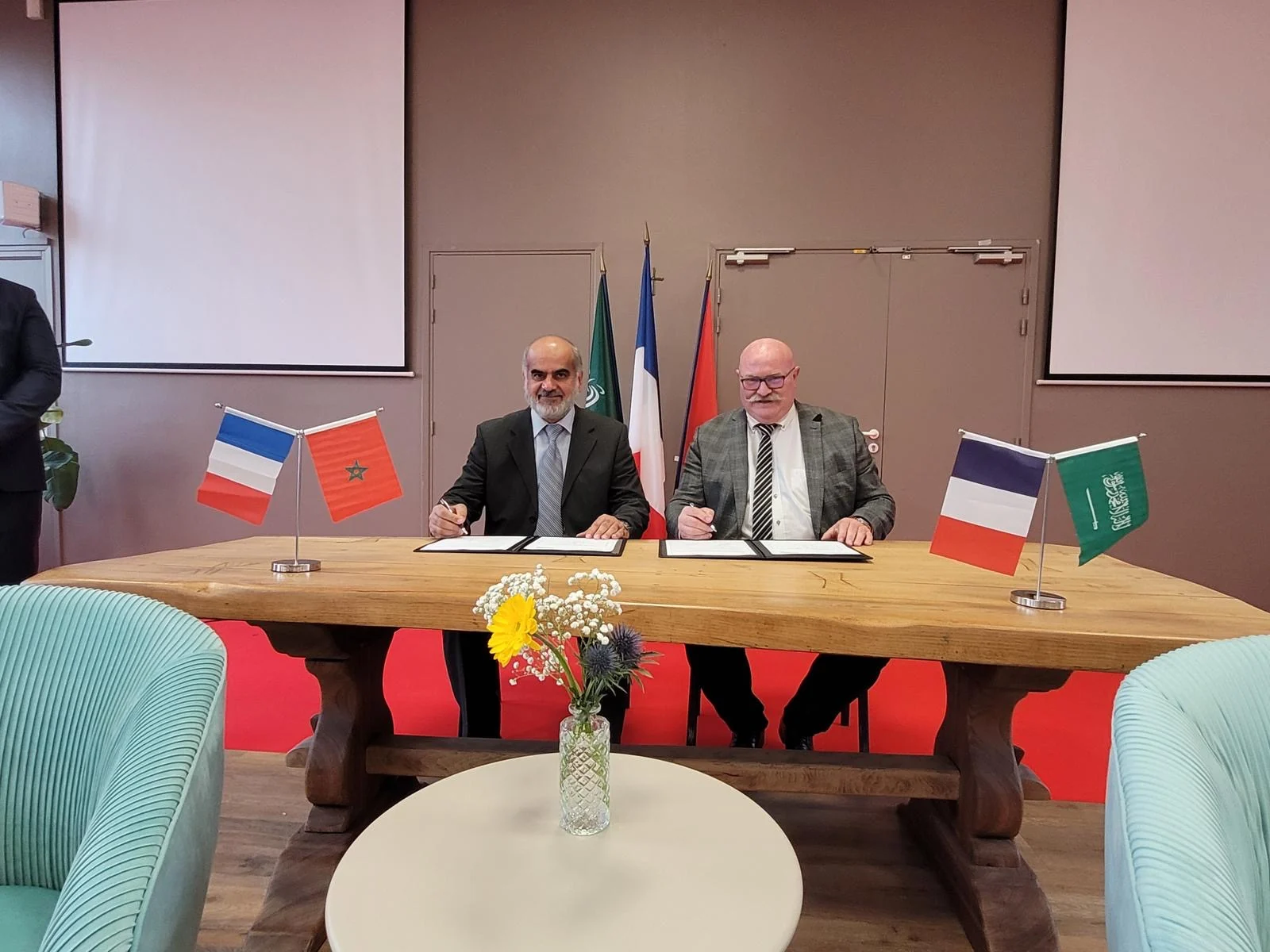 توقيع اتفاقية التعاون بين مجموعة إيجات المغرب وSaint Jean Douai في فرنسا